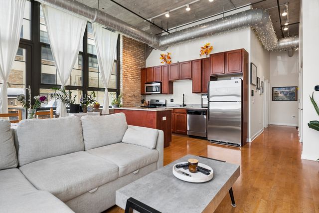 3963 W Belmont Avenue 109, Chicago, IL 60618