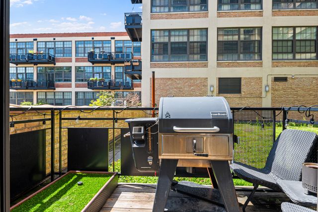 3963 W Belmont Avenue 109, Chicago, IL 60618