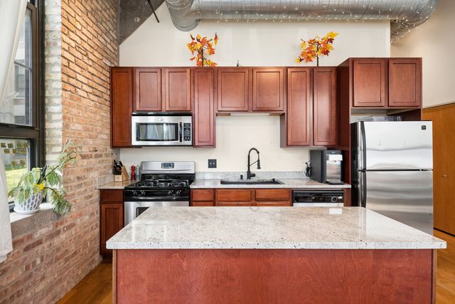 3963 W Belmont Avenue 109, Chicago, IL 60618
