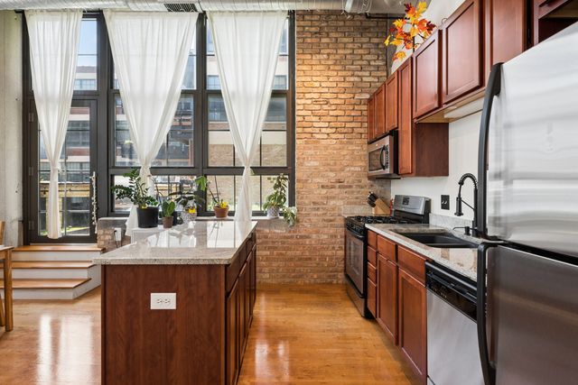 3963 W Belmont Avenue 109, Chicago, IL 60618
