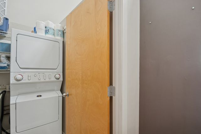 1800 W ROSCOE Street 520, Chicago, IL 60657