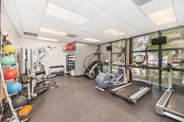 1800 W ROSCOE Street 520, Chicago, IL 60657