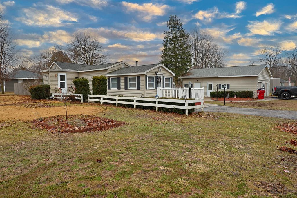 167 S Division Street, Hesperia Vlg, MI 49421