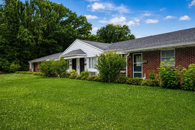 321 Hoffman Court, Crown Point, IN 46307
