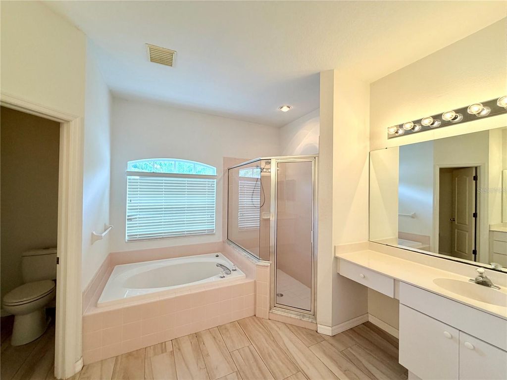 Image 11 of property listing at 14606 CORAL BERRY DRIVE, Tampa, FL 33626