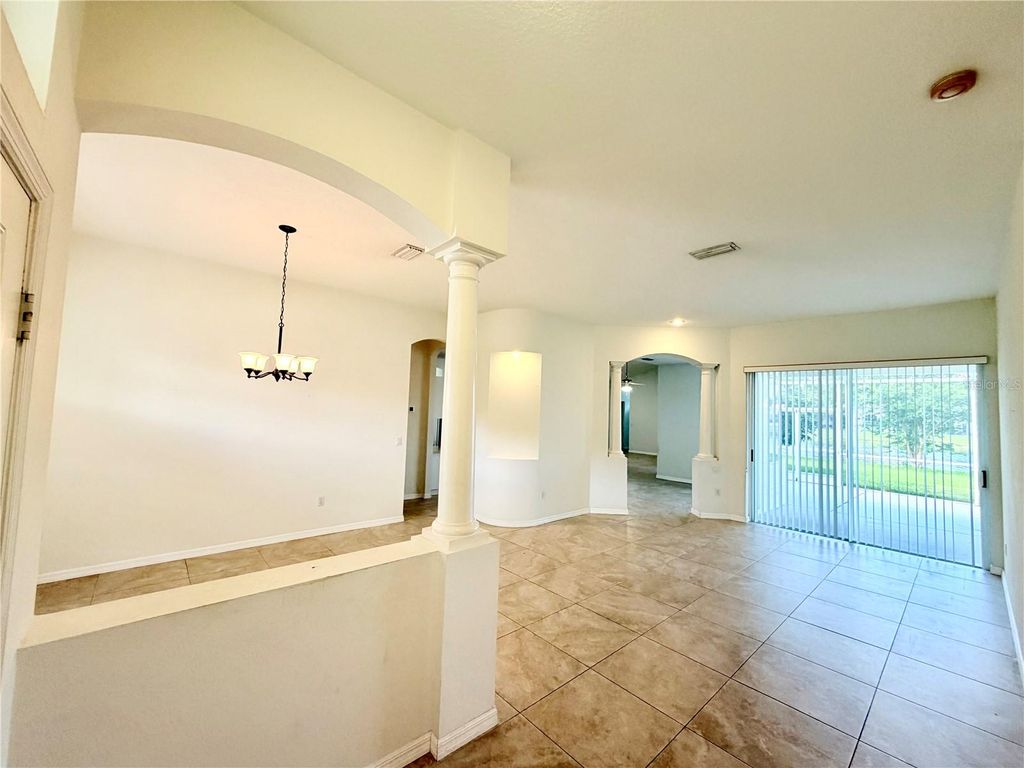 Image 12 of property listing at 14606 CORAL BERRY DRIVE, Tampa, FL 33626