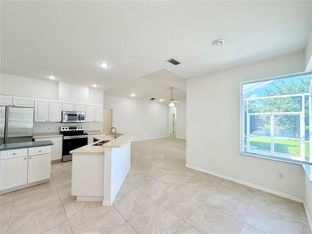 Image 14 of property listing at 14606 CORAL BERRY DRIVE, Tampa, FL 33626