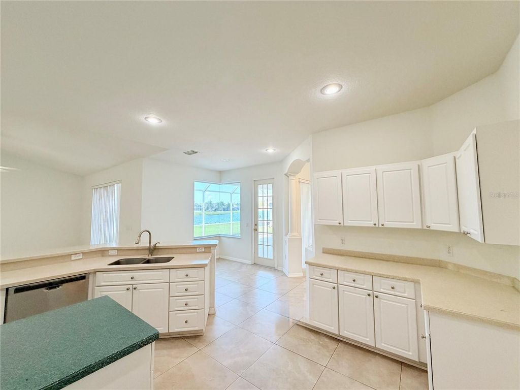 Image 16 of property listing at 14606 CORAL BERRY DRIVE, Tampa, FL 33626