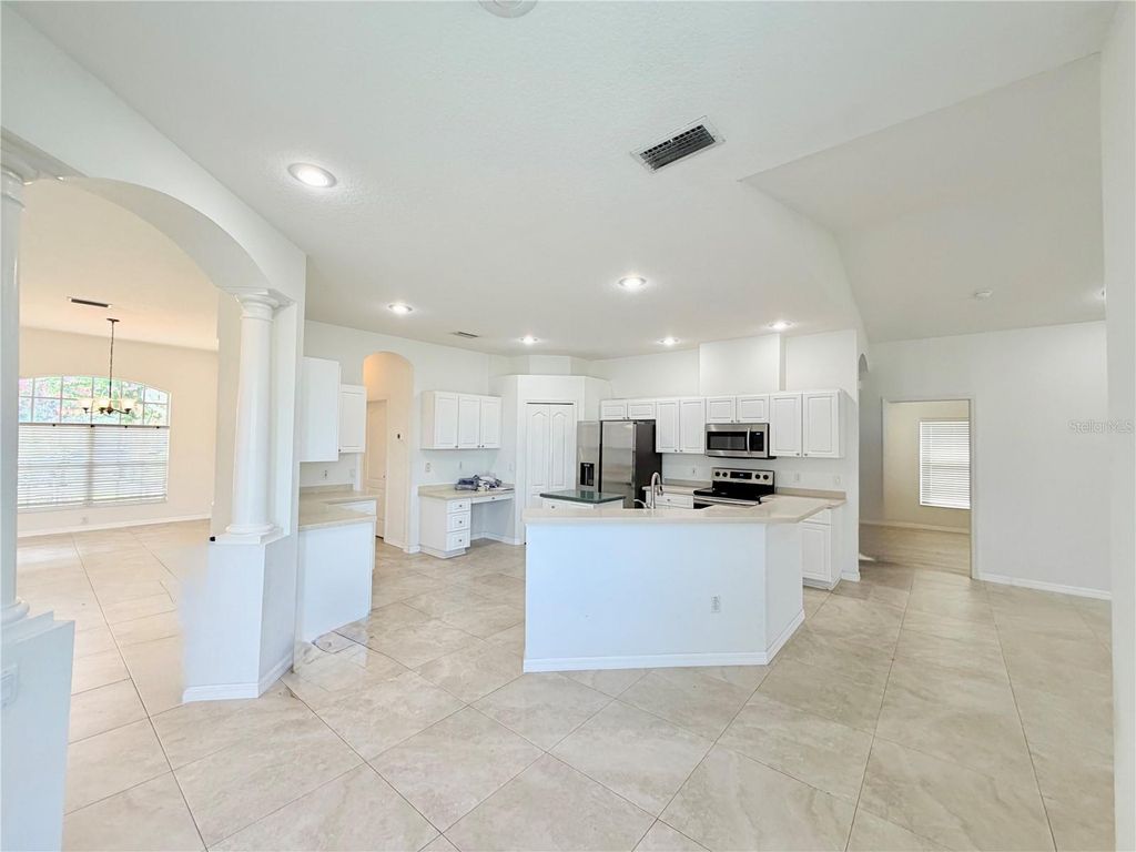 Image 18 of property listing at 14606 CORAL BERRY DRIVE, Tampa, FL 33626