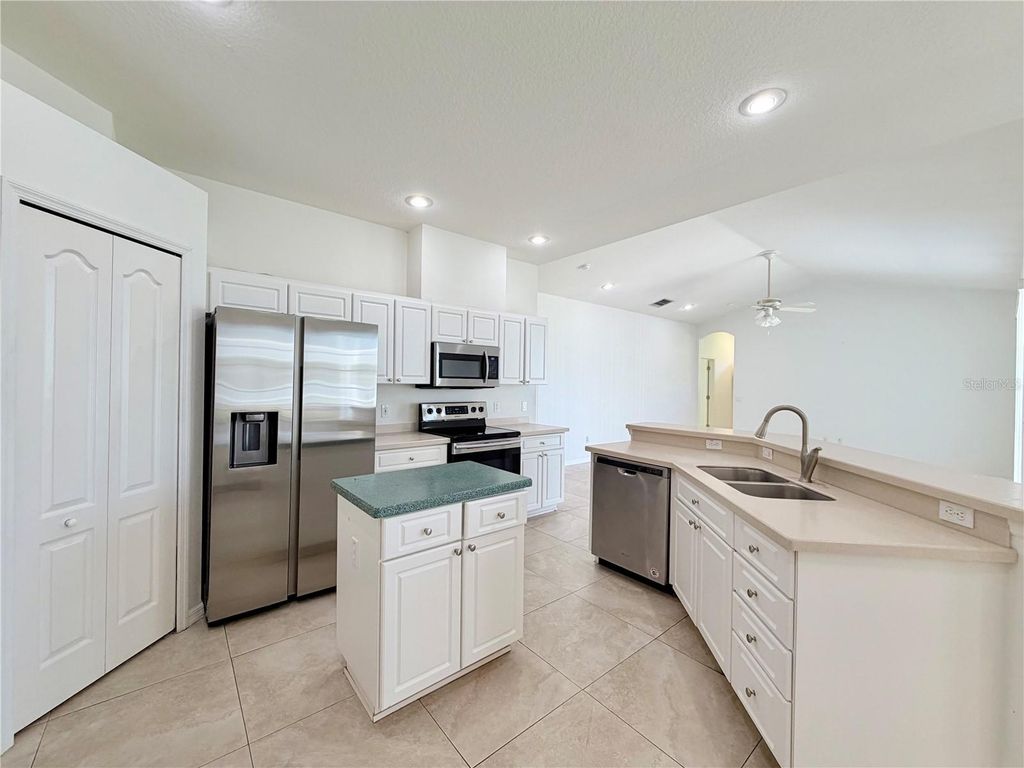 Image 30 of property listing at 14606 CORAL BERRY DRIVE, Tampa, FL 33626