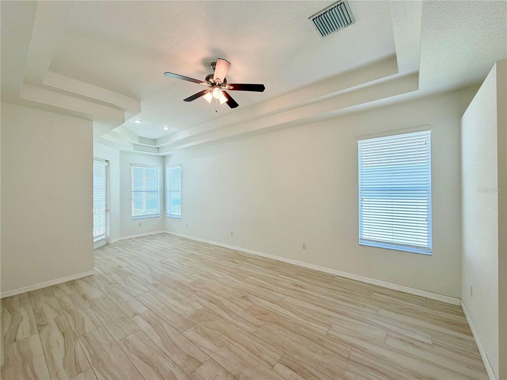 Image 8 of property listing at 14606 CORAL BERRY DRIVE, Tampa, FL 33626