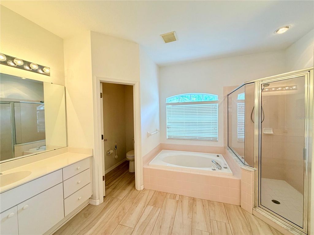 Image 10 of property listing at 14606 CORAL BERRY DRIVE, Tampa, FL 33626