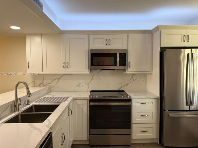 1705 Whitehall Dr 403, Davie, FL 33324