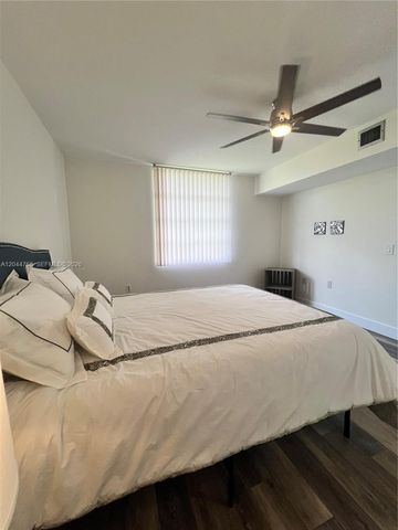 1705 Whitehall Dr 403, Davie, FL 33324