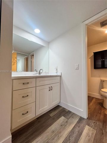 1705 Whitehall Dr 403, Davie, FL 33324