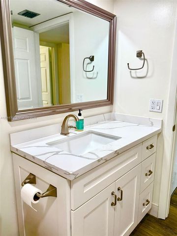 1705 Whitehall Dr 403, Davie, FL 33324