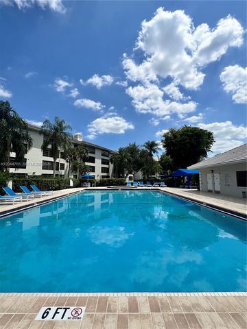 1705 Whitehall Dr 403, Davie, FL 33324