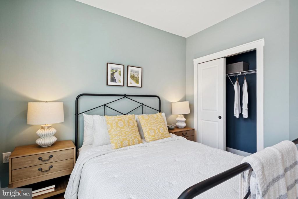 Image 35 of property listing at 14912 DECO CIR #LOT 81, Chantilly, VA 20151