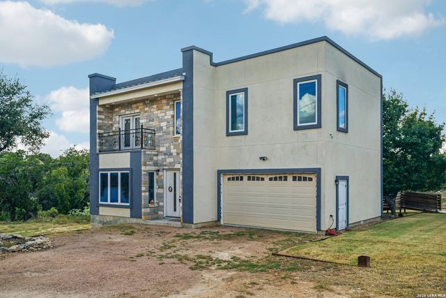 757 CANYON BND, Canyon Lake, TX 78133
