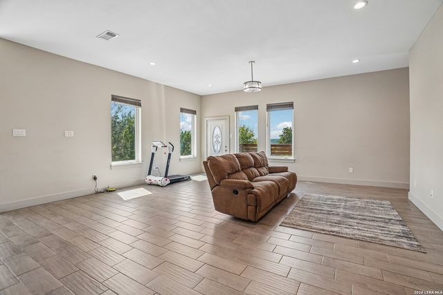 757 CANYON BND, Canyon Lake, TX 78133