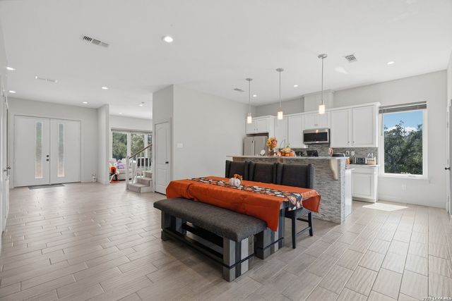 757 CANYON BND, Canyon Lake, TX 78133