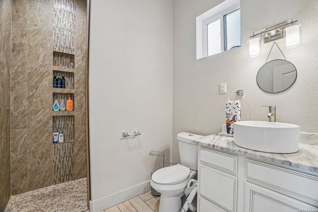 757 CANYON BND, Canyon Lake, TX 78133