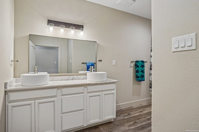 757 CANYON BND, Canyon Lake, TX 78133