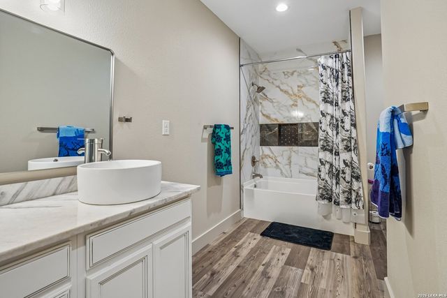 757 CANYON BND, Canyon Lake, TX 78133