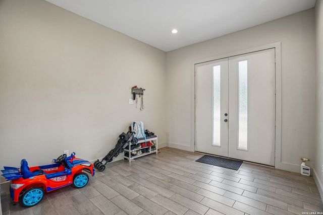 757 CANYON BND, Canyon Lake, TX 78133