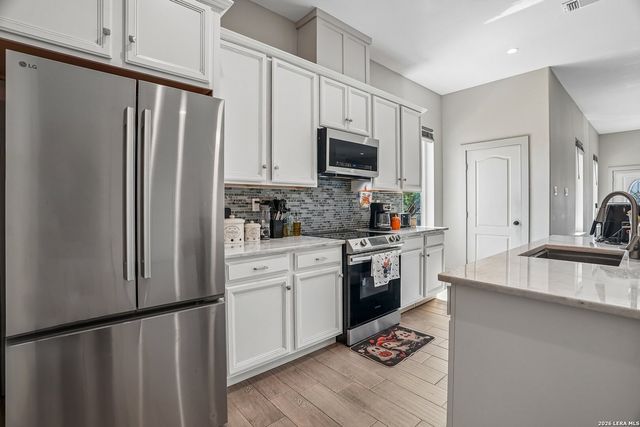 757 CANYON BND, Canyon Lake, TX 78133