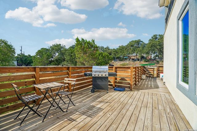 757 CANYON BND, Canyon Lake, TX 78133