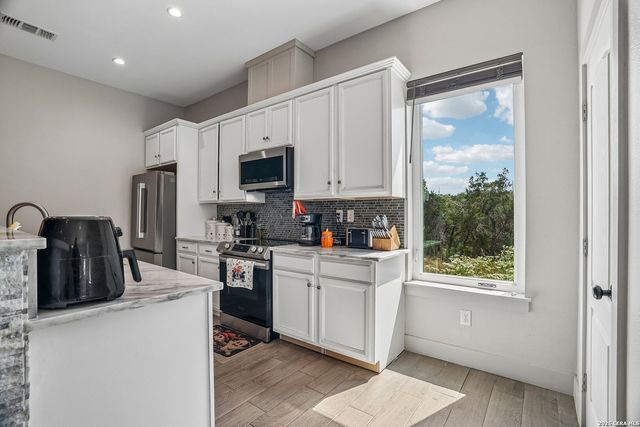 757 CANYON BND, Canyon Lake, TX 78133