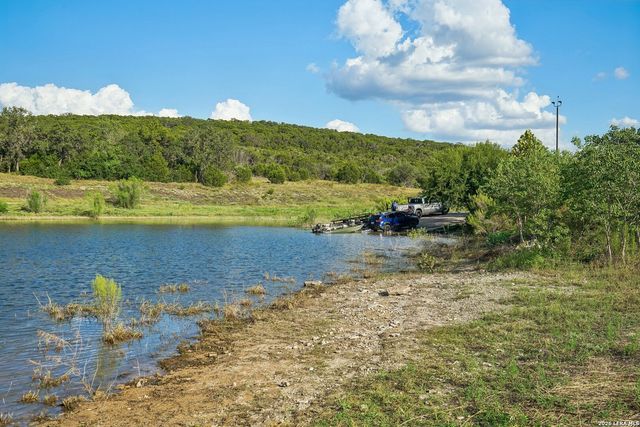 757 CANYON BND, Canyon Lake, TX 78133