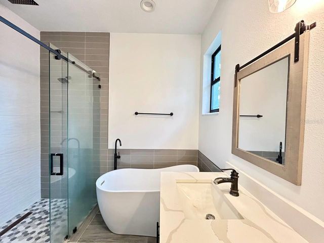 3228 W BEACH STREET, Tampa, FL 33607