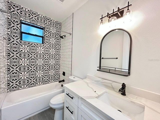 3228 W BEACH STREET, Tampa, FL 33607