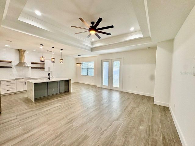 3228 W BEACH STREET, Tampa, FL 33607