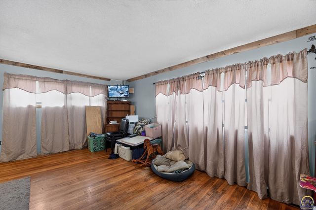 6711 SW Windsong DR, Topeka, KS 66619