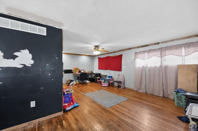 6711 SW Windsong DR, Topeka, KS 66619