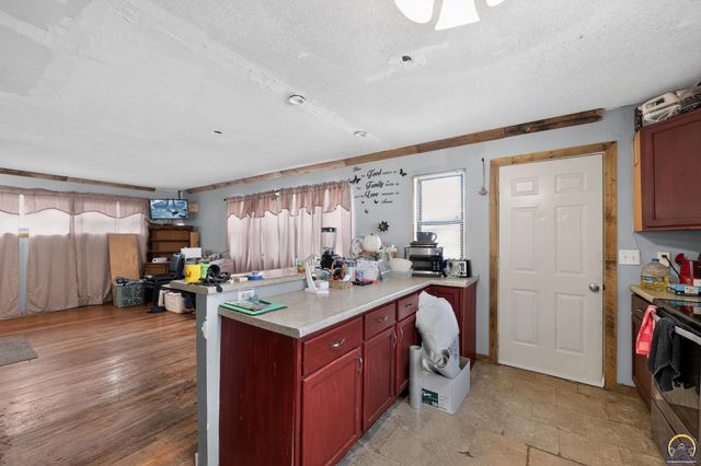 6711 SW Windsong DR, Topeka, KS 66619
