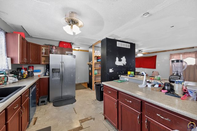 6711 SW Windsong DR, Topeka, KS 66619