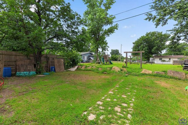 6711 SW Windsong DR, Topeka, KS 66619