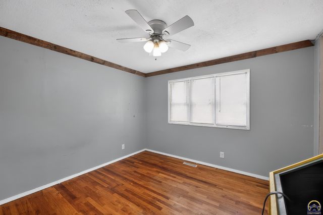 6711 SW Windsong DR, Topeka, KS 66619