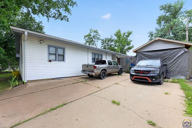 6711 SW Windsong DR, Topeka, KS 66619