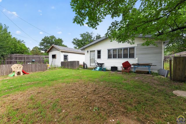 6711 SW Windsong DR, Topeka, KS 66619