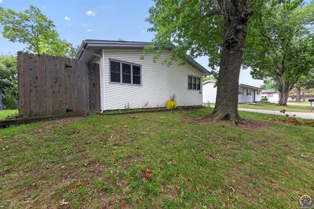 6711 SW Windsong DR, Topeka, KS 66619