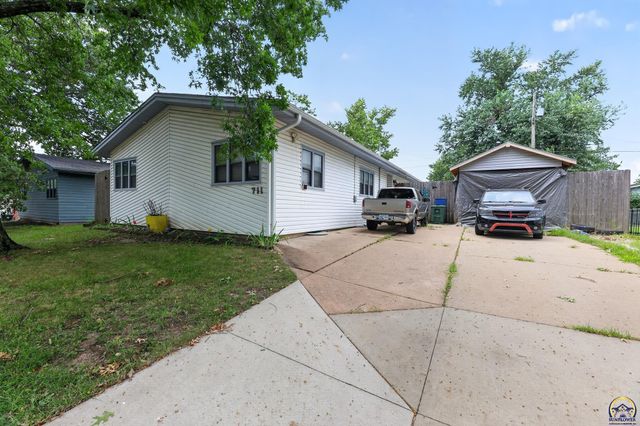 6711 SW Windsong DR, Topeka, KS 66619