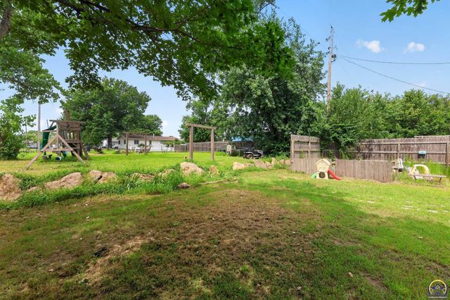 6711 SW Windsong DR, Topeka, KS 66619