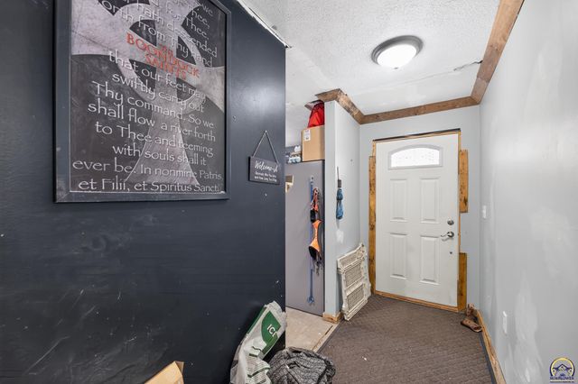 6711 SW Windsong DR, Topeka, KS 66619