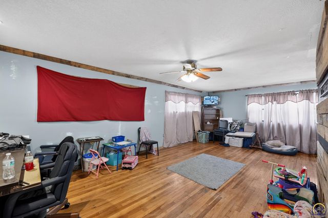 6711 SW Windsong DR, Topeka, KS 66619