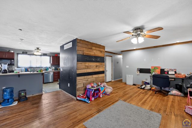 6711 SW Windsong DR, Topeka, KS 66619